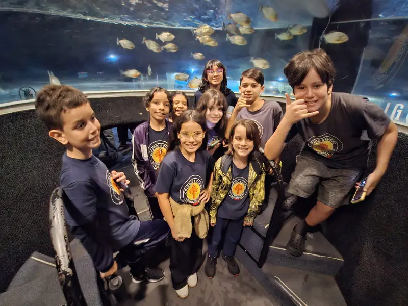 Turma do Fundamental II em passeio ao aquário