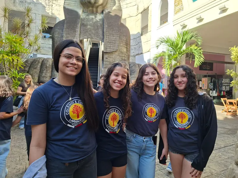 Alunas do Ensino Médio em passeio